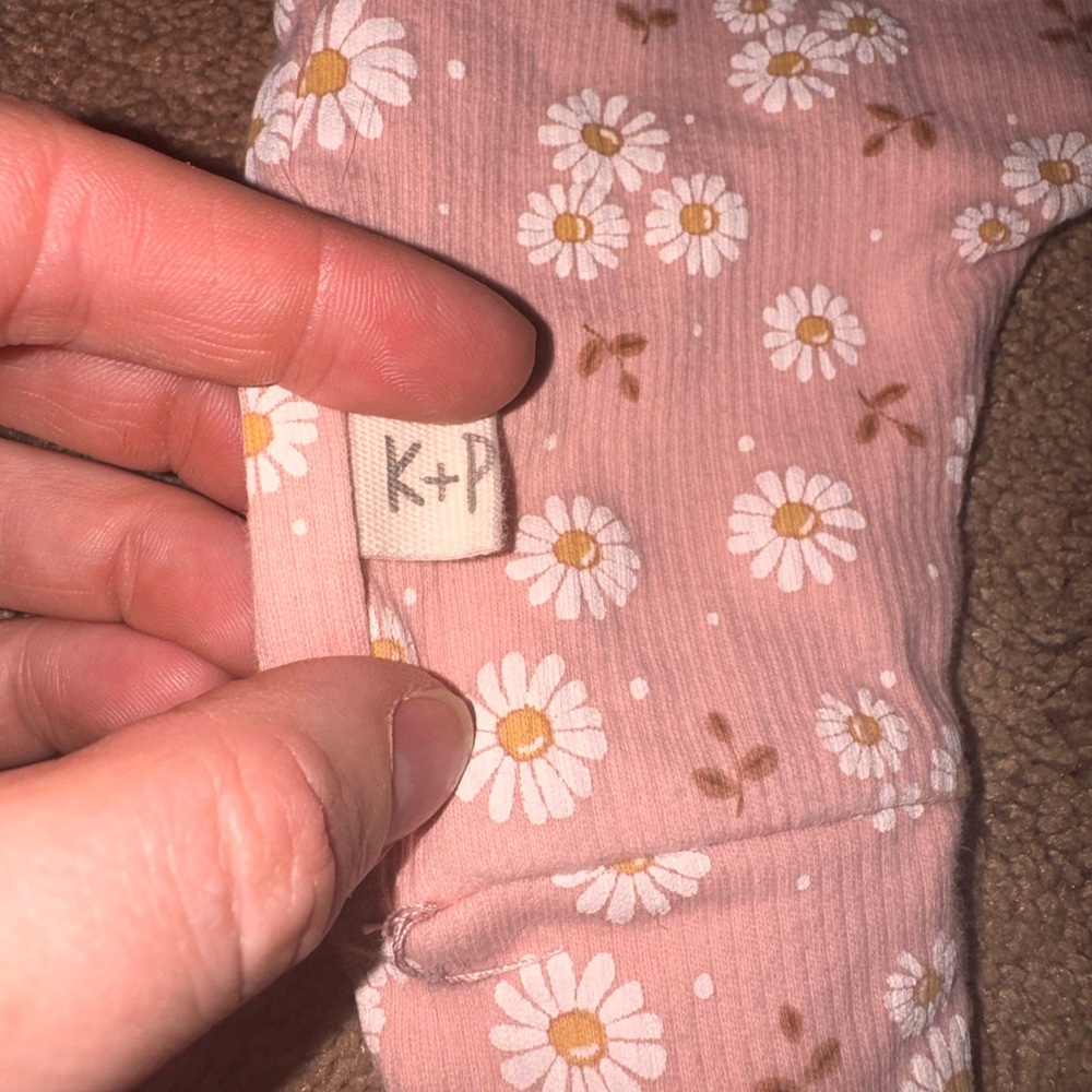 Pink Daisy Footed One-Piece Romper - Kit + Pearl 0-3 months - Picture 5 of 5
